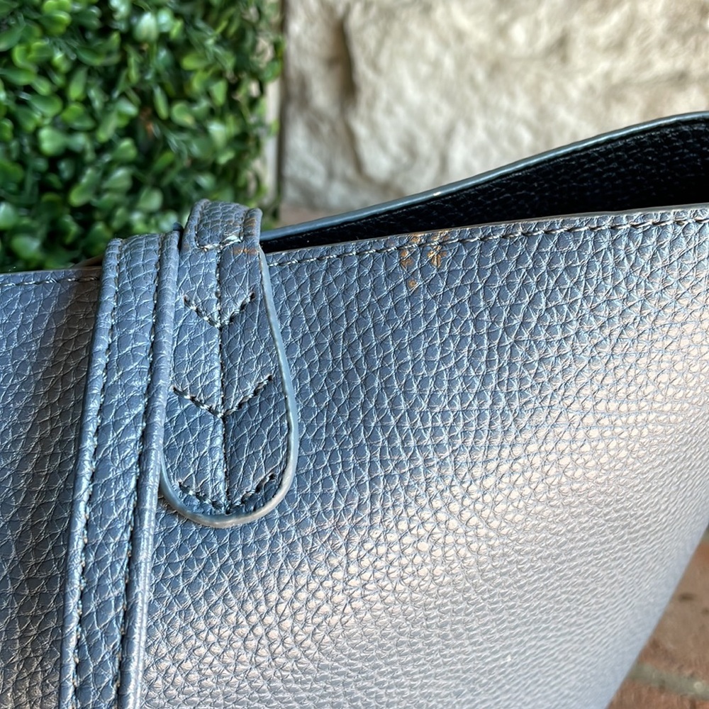 BCBG // Paris Vegan Pebble Leather REVERSIBLE Tote Bag wCharm Blue/Blk Large XL - Picture 4 of 11